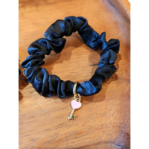 🖤 Satin Scrunchie Set – Luxe Charm Edition (Black) - Picture 3 of 5